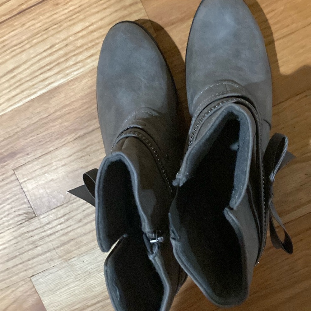 Girls boots
